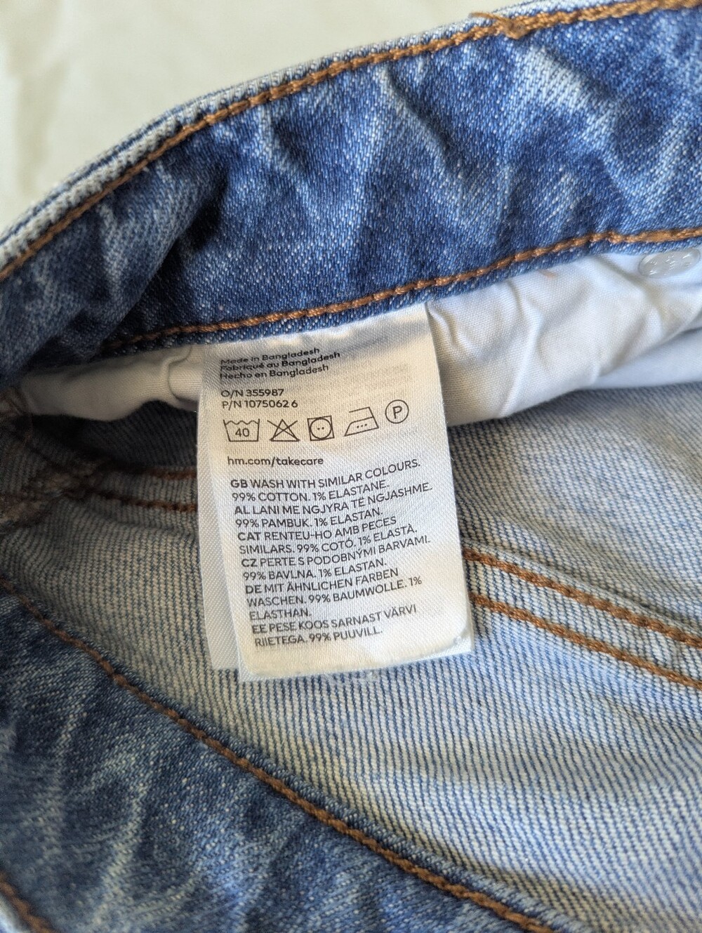 H&M Straight Leg Jeans Mid Rise Jeans - Picture 6 of 6